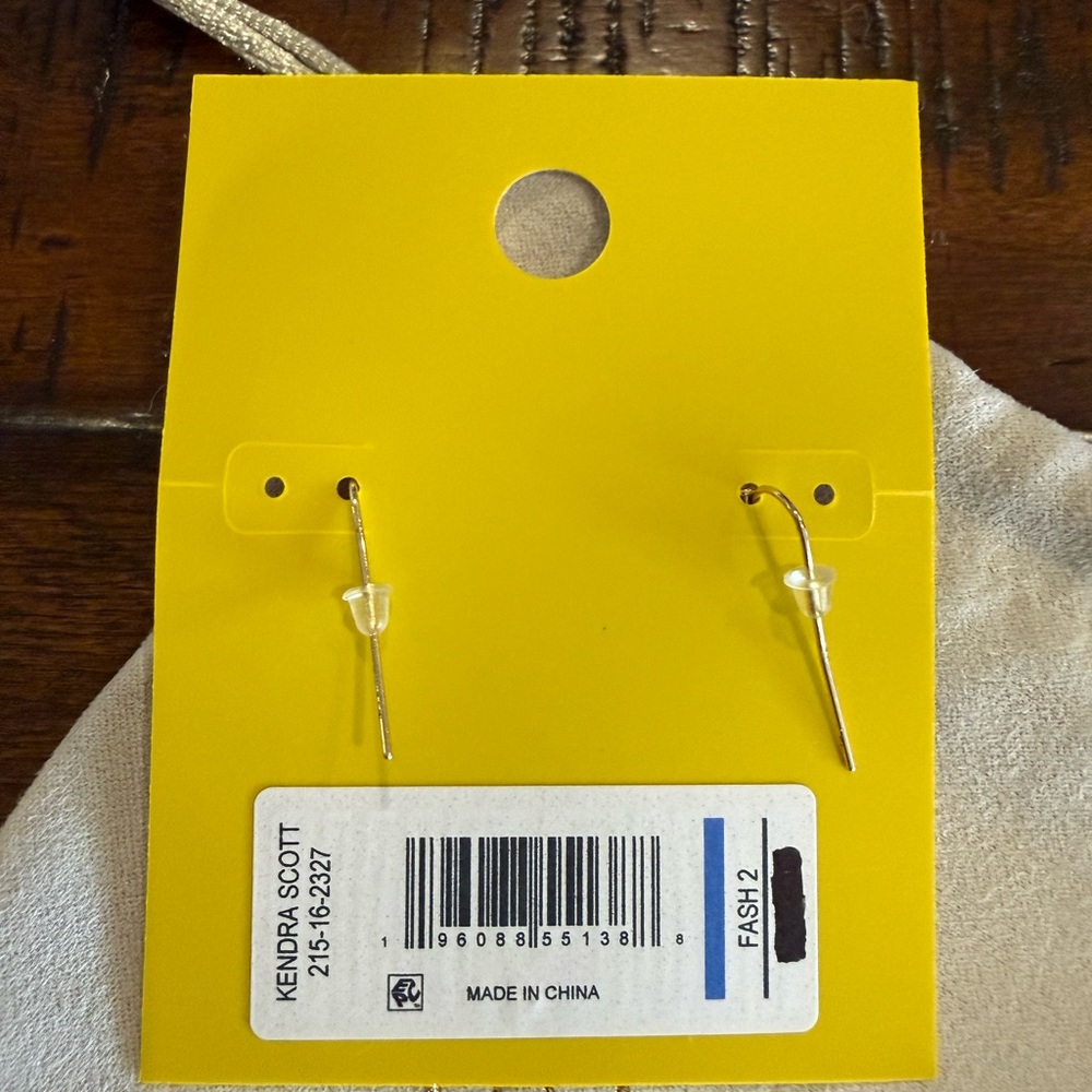 Brand New, Never Worn Emerald Green and Gold Kendra Scott Teardrop Earrings - Picture 5 of 5